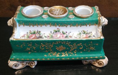 null PARIS Polychrome porcelain inkwell. 19th century 10.5 x 23 x 16 cm