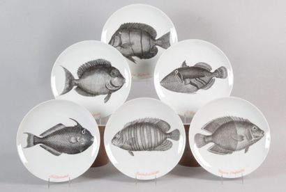 null Edition PRIMAVERA (Porcelaine d’Auteuil) Suite de six assiettes à décor de poissons....