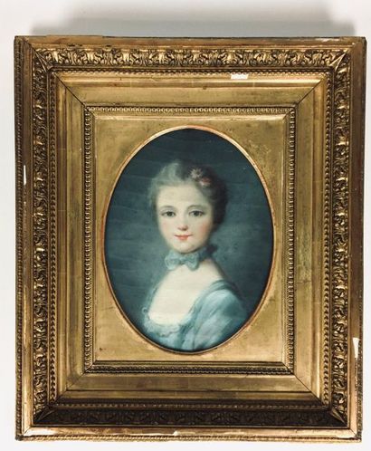 null ECOLE FRANCAISE du XVIIIème siècle Portrait d'une jeune fille au ruban bleu...