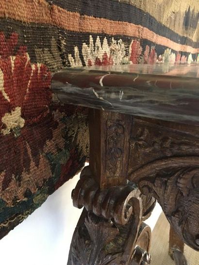 null Moulded and sculpted oak CONSOLE D'ALCÔVE, with an openwork belt decorated with...