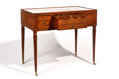 null GAME TABLE in mahogany opening in the belt by two side drawers and presenting...