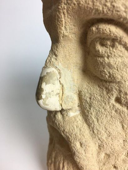 null CORBEAU en pierre calcaire sculptée d’une tête d’homme barbu XIIIe siècle Hauteur...