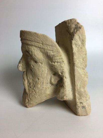 null Limestone corbel carved with a bearded man's head 13th century Height: 20 cm...