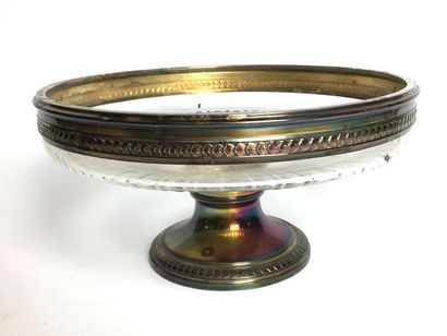 null Crystal bowl on pedestal. Silver-glazed frame. Height: 12 cm Diameter: 24 c...