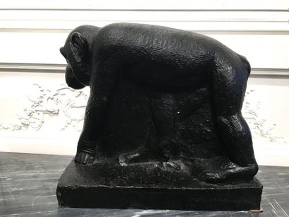 null Mateo HERNANDEZ (1885-1949) (after) Chimpanzee Bronze print with dark brown...