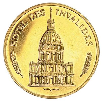 null Lot de quatre médailles : Médaille pendentif en argent représentant Bonaparte...
