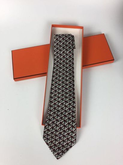 null HERMES Two silk ties. Very good condition. Boxes.