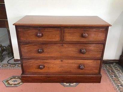 null Mahogany veneered English chest of drawers opening by four drawers. 

One chopstick...