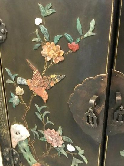 null Small piece of furniture opening by two doors and two drawers in chinese lacquer...