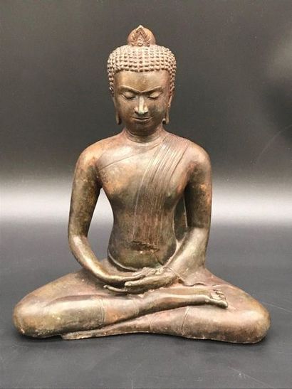 null Bouddha thailandais en bronze à patine brune. 

H. 28 cm