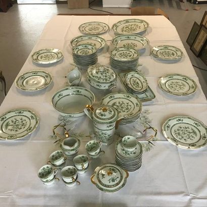 null HAVILAND

Porcelain dinner service from Haviland in Limoges, decorated with...