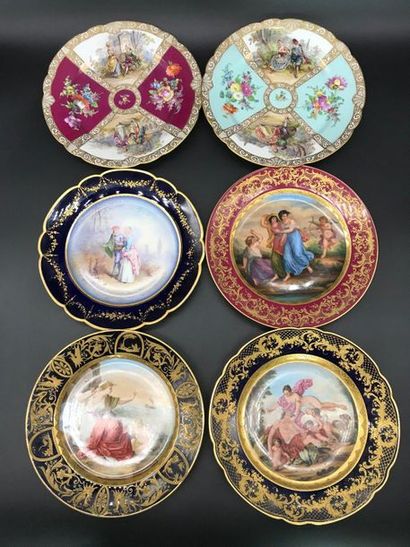 null Suite de 6 assiettes en porcelaine à fond peint et dorures, dont Vienne et Dresde....