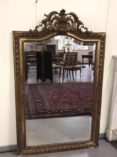 null Large Louis XV style mantel mirror in wood and gilded stucco. 

A few lacks

Around...