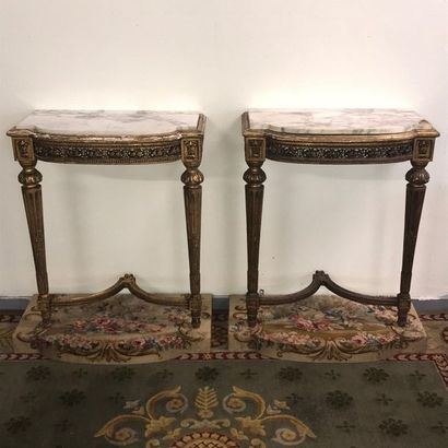 null Pair of Louis XVI style consoles in carved and gilded wood, white marble top,...