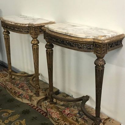 null Pair of Louis XVI style consoles in carved and gilded wood, white marble top,...