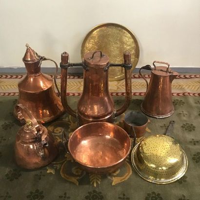 null Lot d'objets en cuivre (alambic, plat, bassines, casserole, chauffe lit..)

Certains...