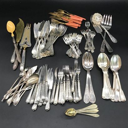 null Important set of silver-plated metal cutlery including: Christofle shell housewife's...