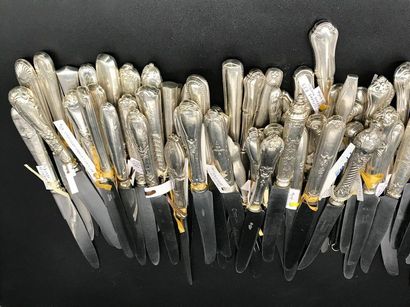 null Table KNIFE Collection

Mostly stuffed silver

About 90 pieces.