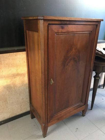 null Piece of furniture with supporting height opening by a walnut door. 

TBE. 

H....