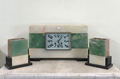 null Art Deco mantelpiece lining

in marble and onyx, rectangular dial with Arabic...