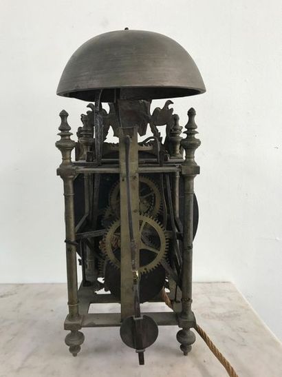 null Iron lantern clock

Spinning feet. Single needle movement.

Engraved pewter...