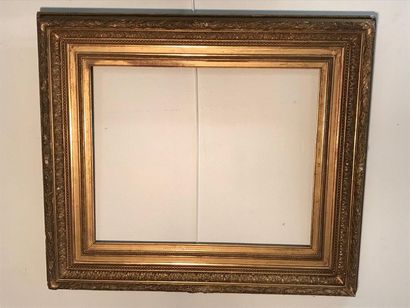 null Gilded wooden frame, various decorations: pearl motif, foliage (missing)

51...
