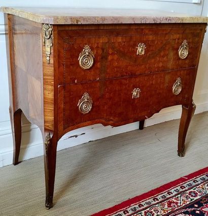 COMMODE in veneer wood and marquetry opening...