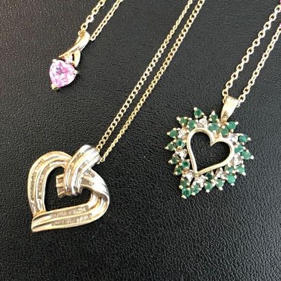 null Set of three PENDANTS in 10k yellow gold in the shape of a heart on plated chains....