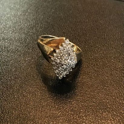 null RING in 10k yellow gold with small diamonds forming a diamond shape

TDD: 52

PB:...