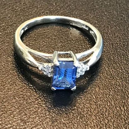 null RING in 10k white gold adorned with a sapphire flanked by small diamonds.

TDD:...