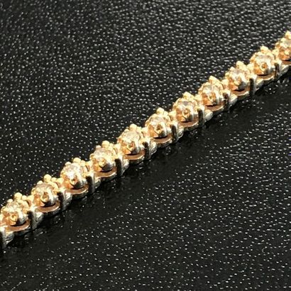 null Fine 14k yellow gold bracelet decorated with small diamonds all around, safety...