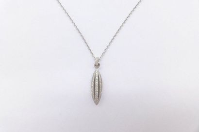 null COLLIER 

in 18K white gold, holding a shuttle-shaped pendant paved with modern...