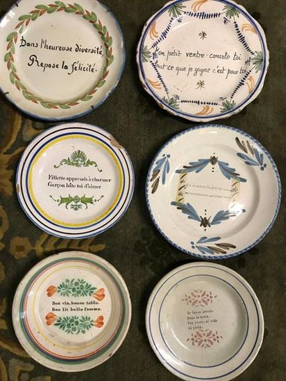 null Collection of fifteen old earthenware message plates. 

Cracks, accidents
