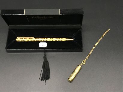 null Yves SAINT LAURENT

Golden metal ballpoint pen in its case

It comes with a...