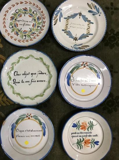  Collection of fifteen old earthenware message plates. 
Cracks, accidents