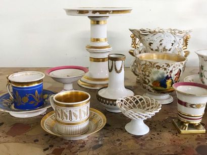 null Important batch of porcelain from Paris and elsewhere including cups, display,...