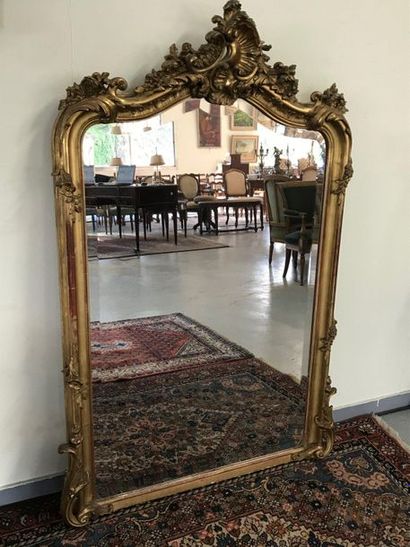 null MIROIR

De style Louis XV en bois et stuc doré à décor surmontée d'une coquille....