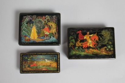 null Lot de 3 boîtes décorées de scènes tirées des contes populaires russes

Papier...