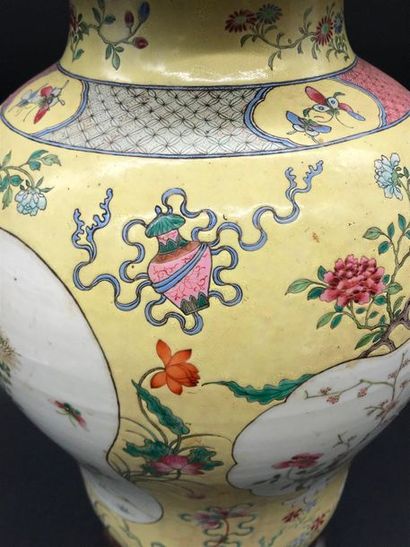 null A covered porcelain jar with a yellow background decorated with chrysanthemums,...