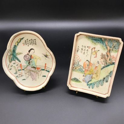 null Two enamelled Chinese porcelain trays decorated with characters and inscriptions....