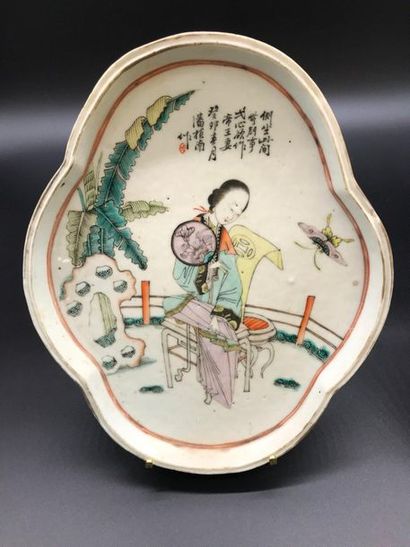 null Two enamelled Chinese porcelain trays decorated with characters and inscriptions....