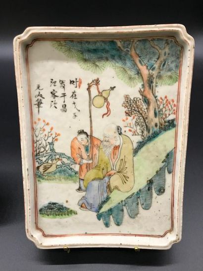 null Two enamelled Chinese porcelain trays decorated with characters and inscriptions....