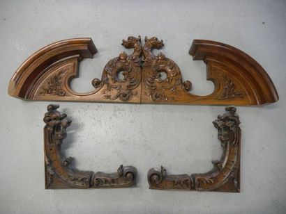 null Quatres éléments de meubles en bois sculpté début Xxe ( un manque ) on y joint...