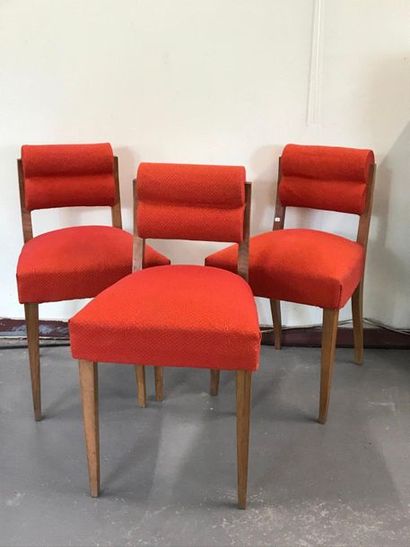 null WORK OF THE 1930S

Suite of three square-section beechwood chairs, low backrest...