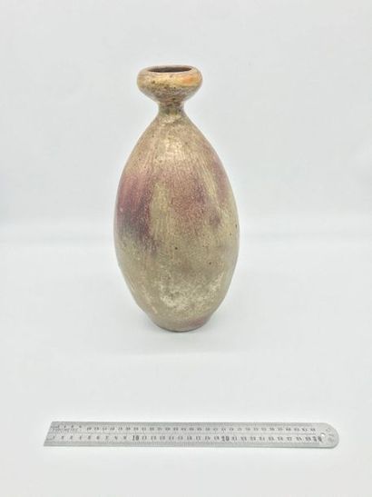 Alexandre BIGOT Alexandre BIGOT

Vase ovoide à col resseré en grés flammé

36 cm...