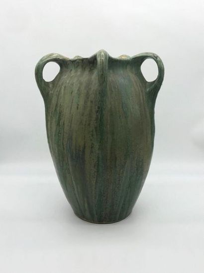 Alexandre BIGOT Alexandre BIGOT

Large vase with five ovoid handles in green tones...