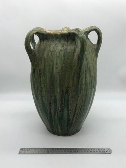 Alexandre BIGOT Alexandre BIGOT

Large vase with five ovoid handles in green tones...