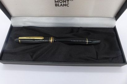  MONT-BLANC Stylo à plume noir avec boite. Plume en or 18k. Très peu utilisé