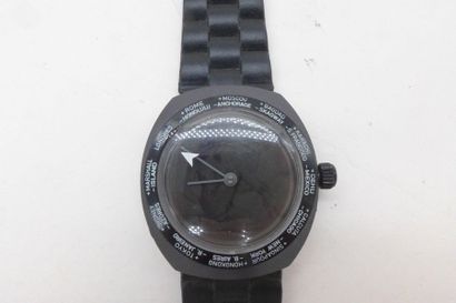 null ANONYME EROTIQUE CABARET VERS 1970/80 Originale montre bracelet en plastique/...