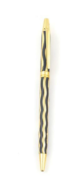 null WATERMAN Pen in 18K yellow gold. Rare model in its original box, with a refill....